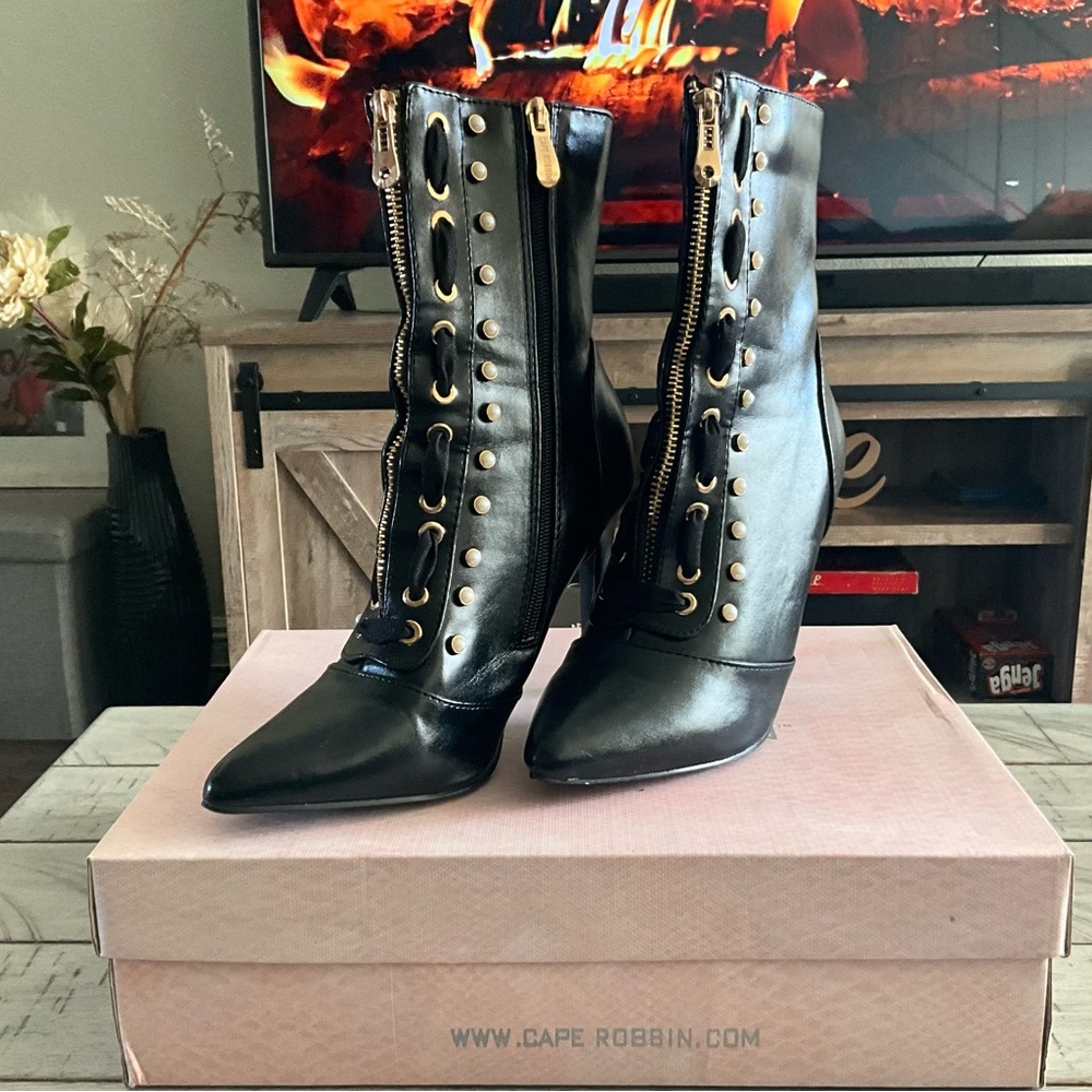 ♥️Cape Robbin Black Lace-Up Ankle Boots